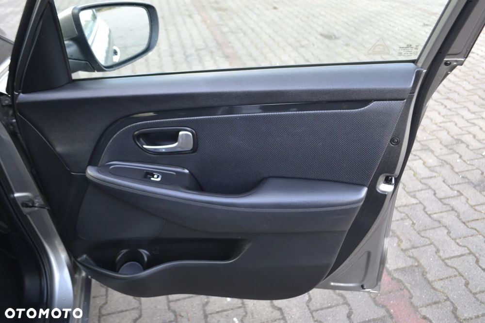 Kia Carens 1.7 CRDi Business Line 7os - 24