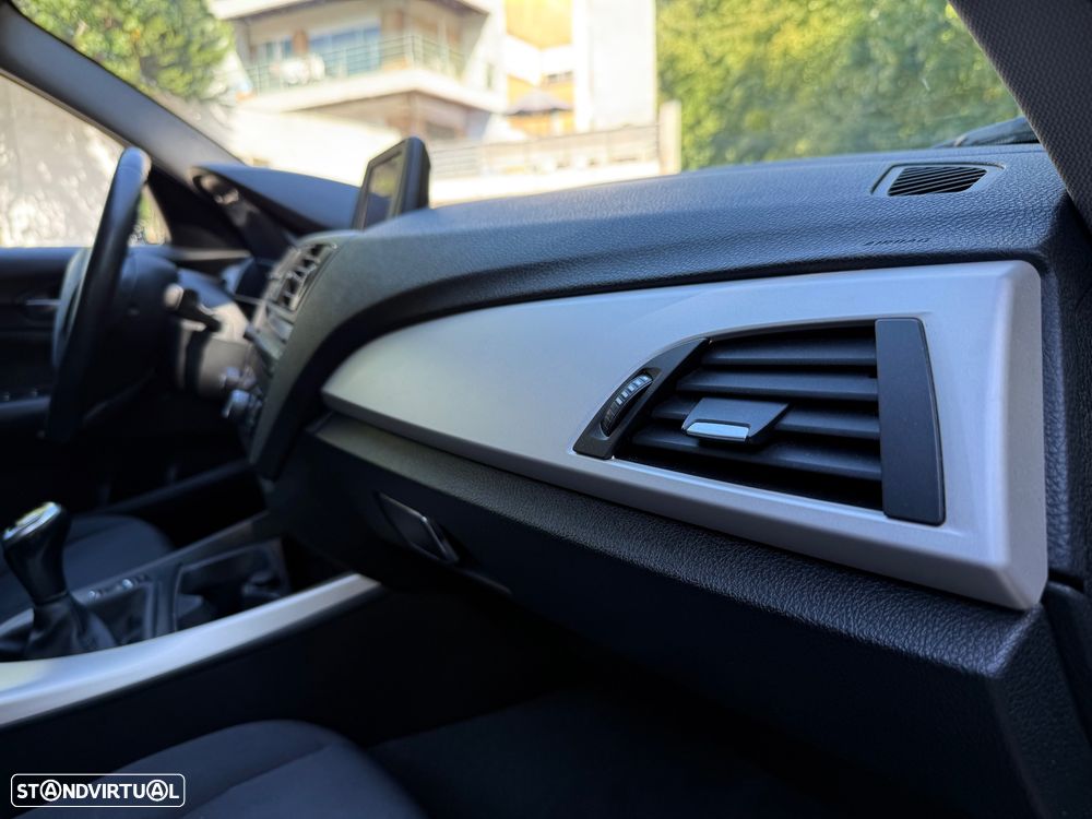 BMW 116 d EfficientDynamics — fotografia 16