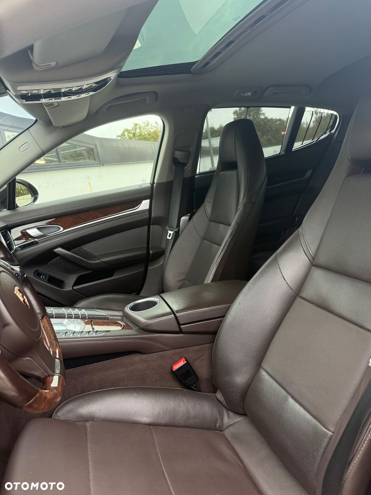 Porsche Panamera 4S - 27