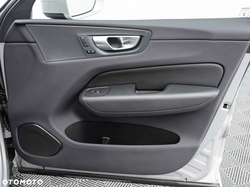 Volvo XC 60 B4 B Plus Bright - 28