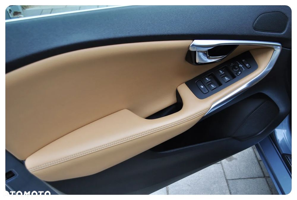Volvo V40 T3 Inscription - 20