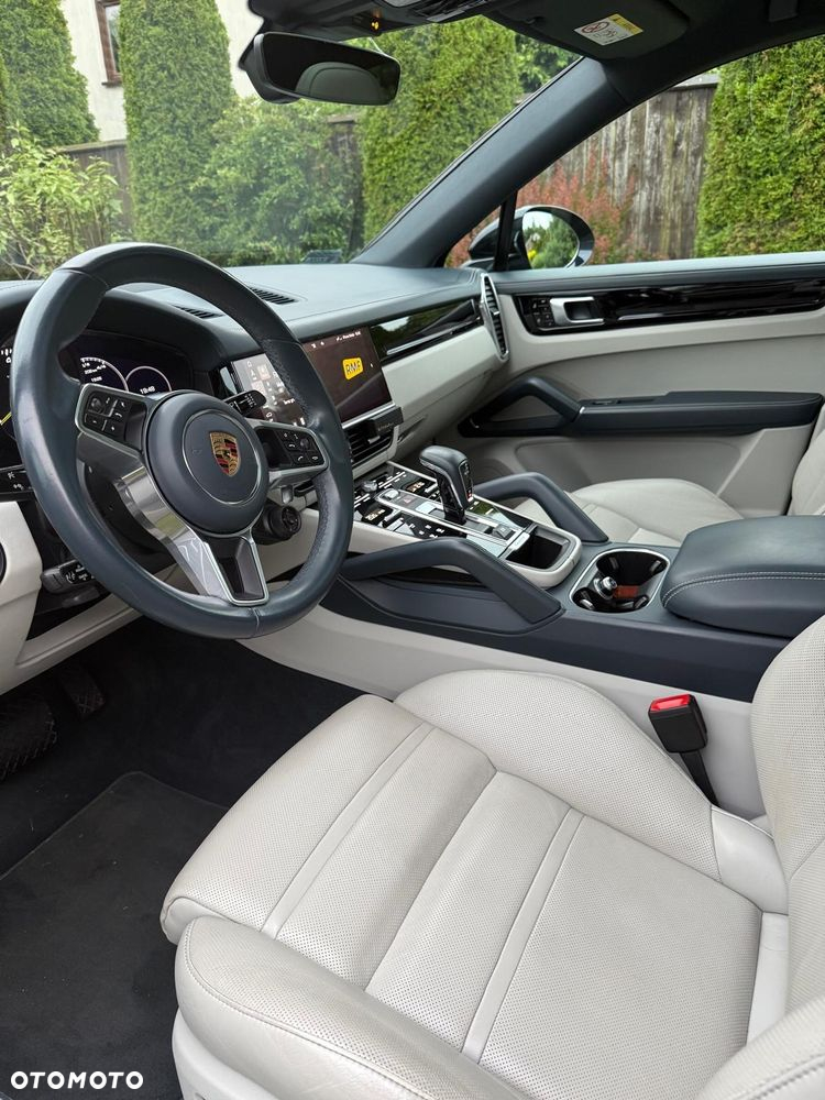 Porsche Cayenne Coupe E-Hybrid Platinum Edition - 17