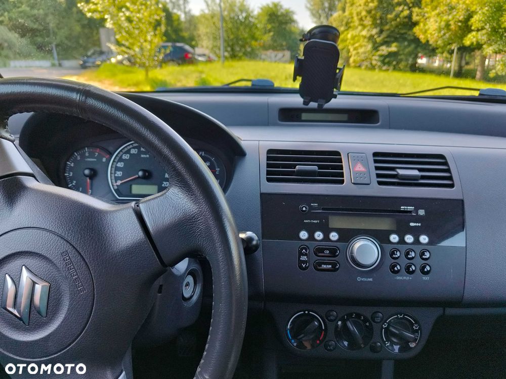 Suzuki Swift - 4