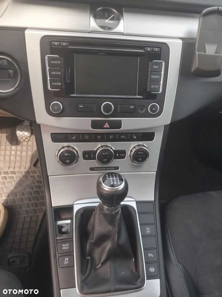 Volkswagen Passat 2.0 TDI Highline - 13