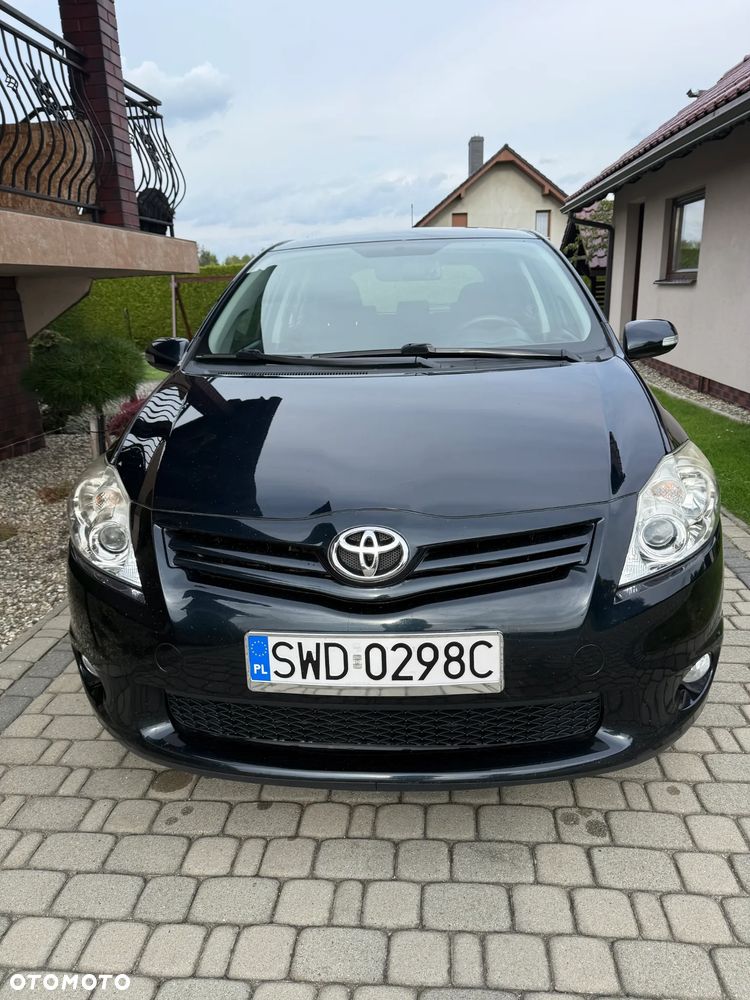 Toyota Auris 2.0 D-4D Premium + - 2