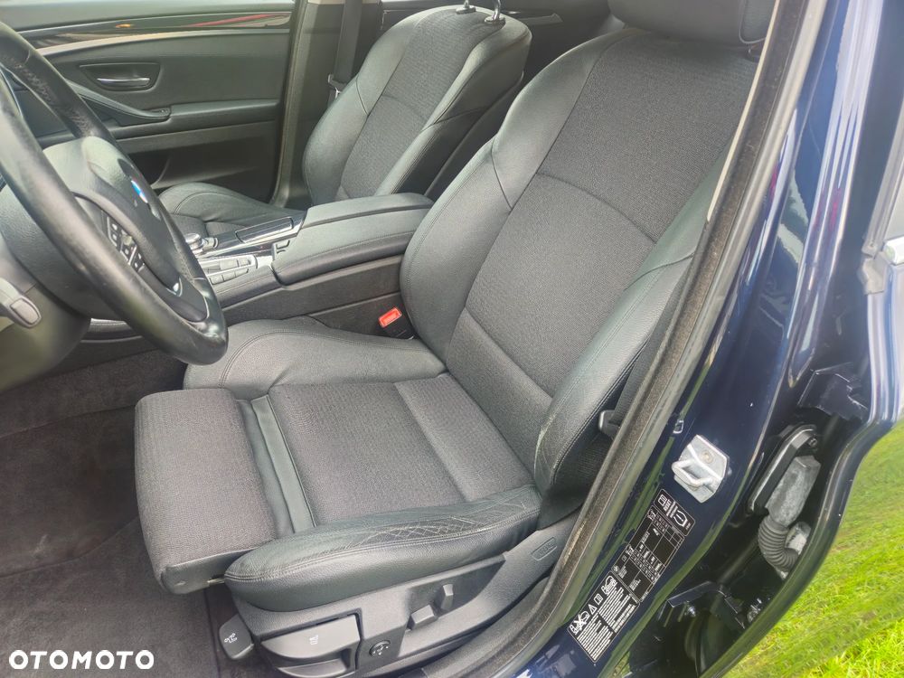 BMW Seria 5 525d xDrive - 11