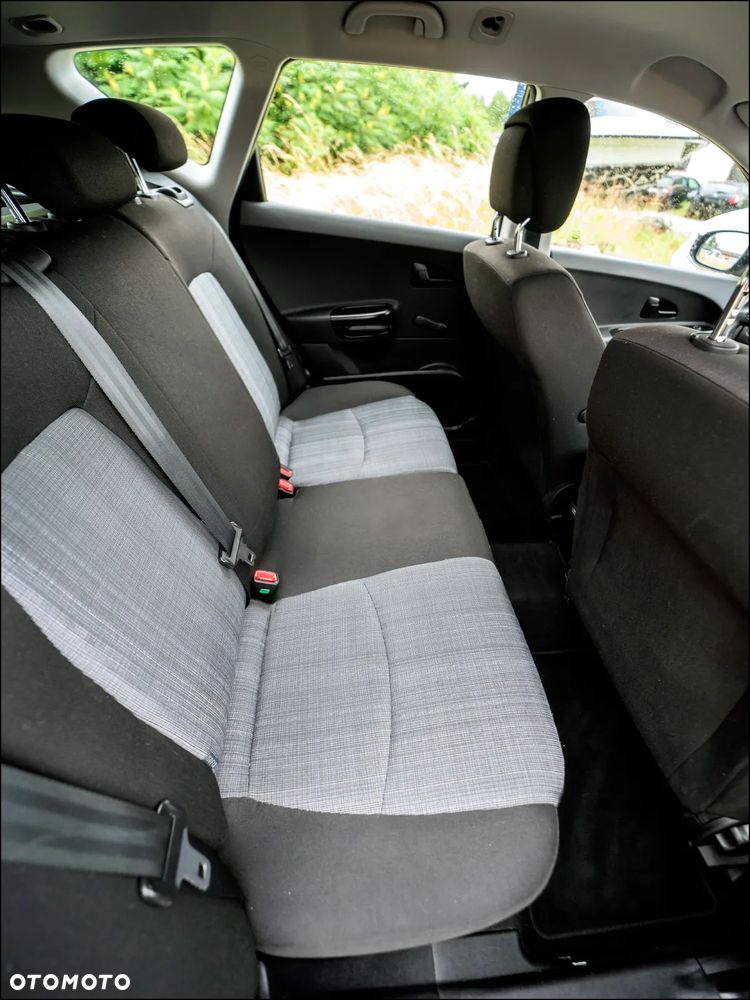 Kia Ceed - 33