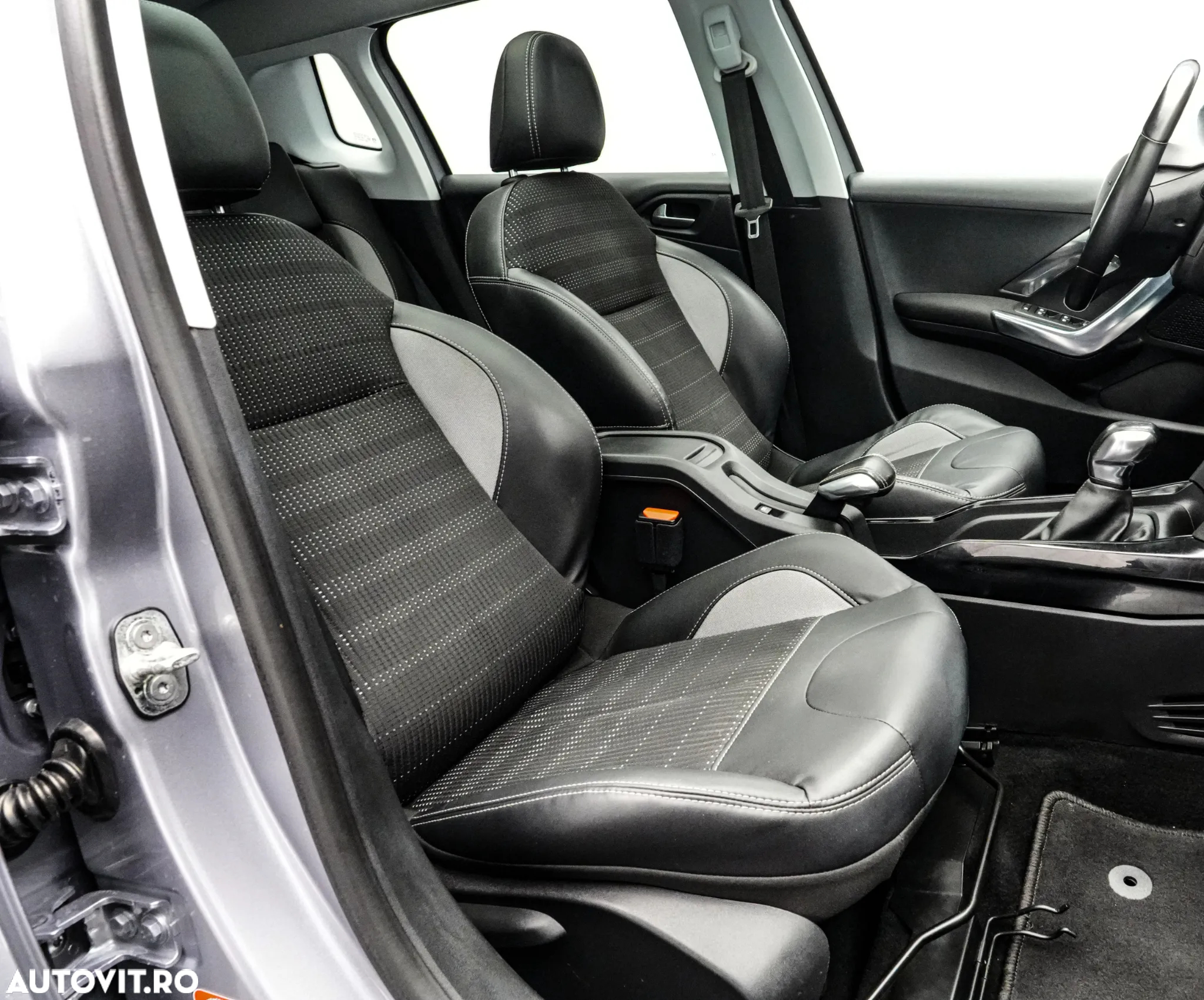 Peugeot 2008 1.2 L PureTech Active - 16