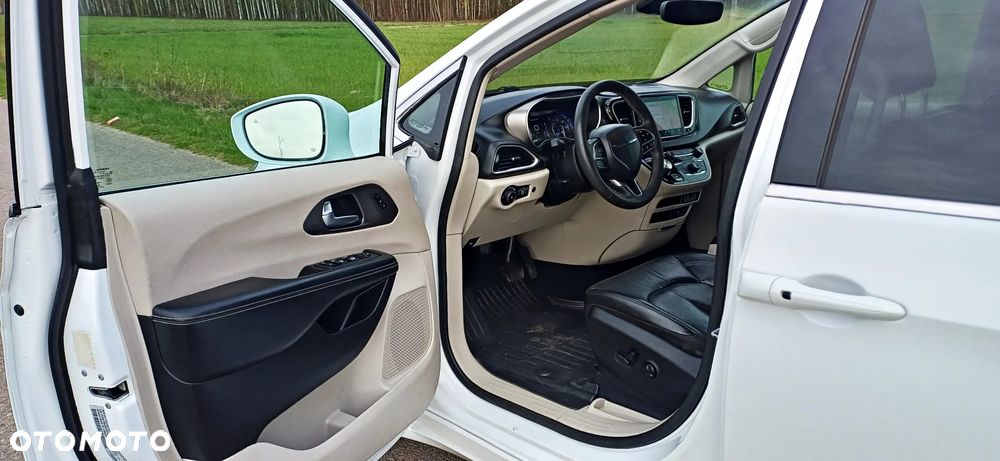 Chrysler Pacifica - 11