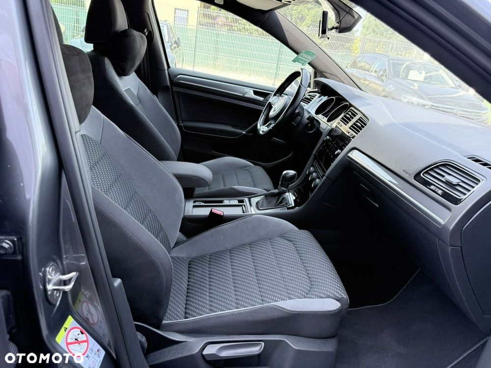 Volkswagen Golf 1.5 eTSI OPF DSG R-Line - 17