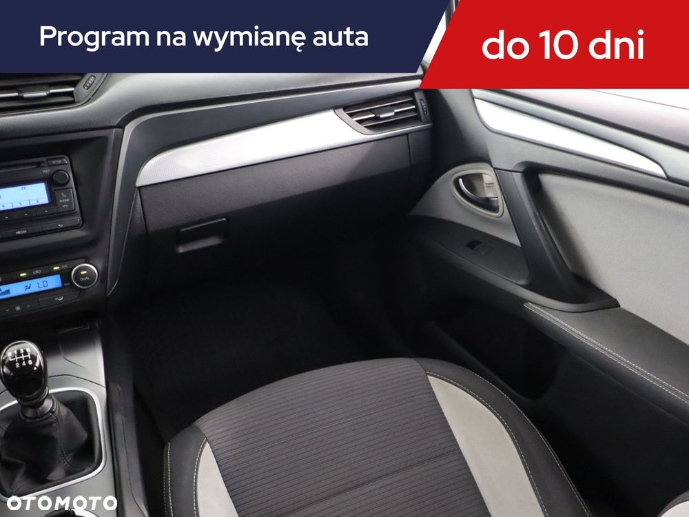 Toyota Avensis - 10
