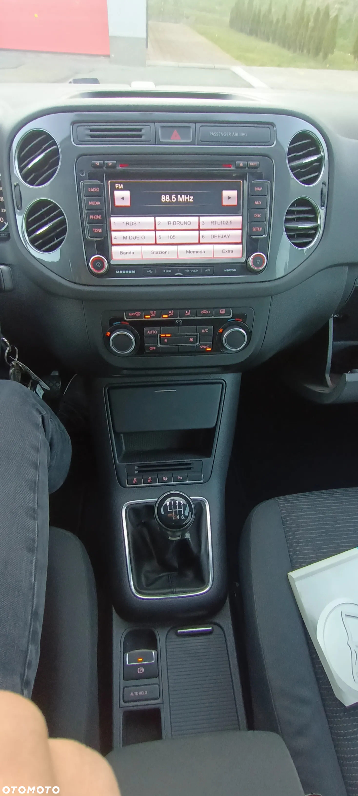 Volkswagen Tiguan 2.0 TDI DPF BlueMotion Technology Sport & Style - 24