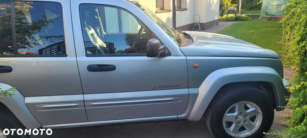 Jeep Cherokee - 4