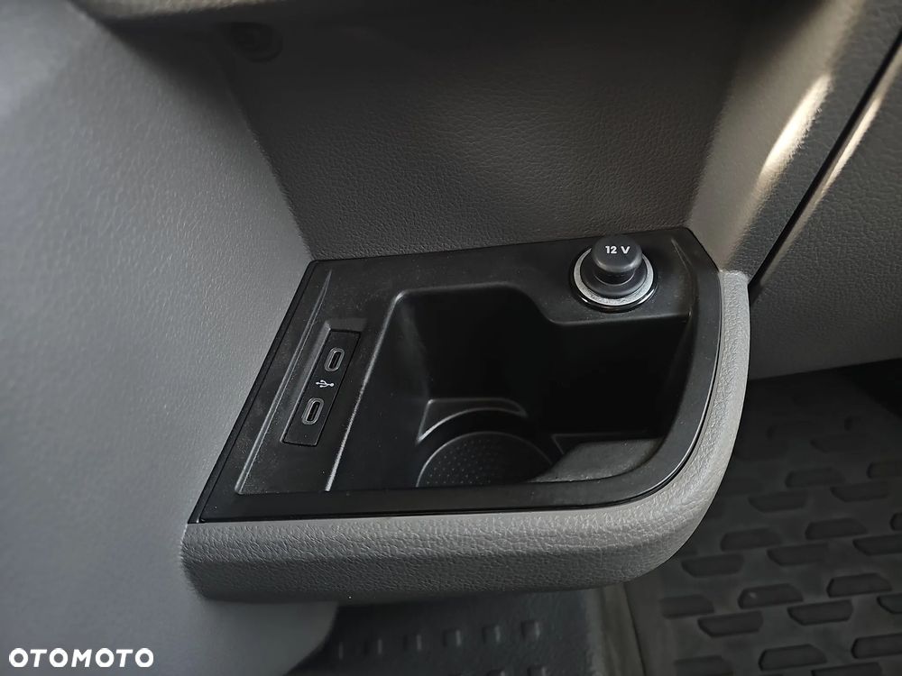 Volkswagen Caravelle - 32