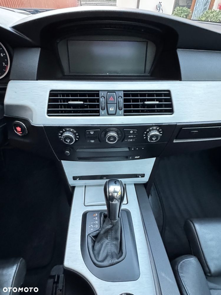 BMW Seria 5 530i Touring - 12