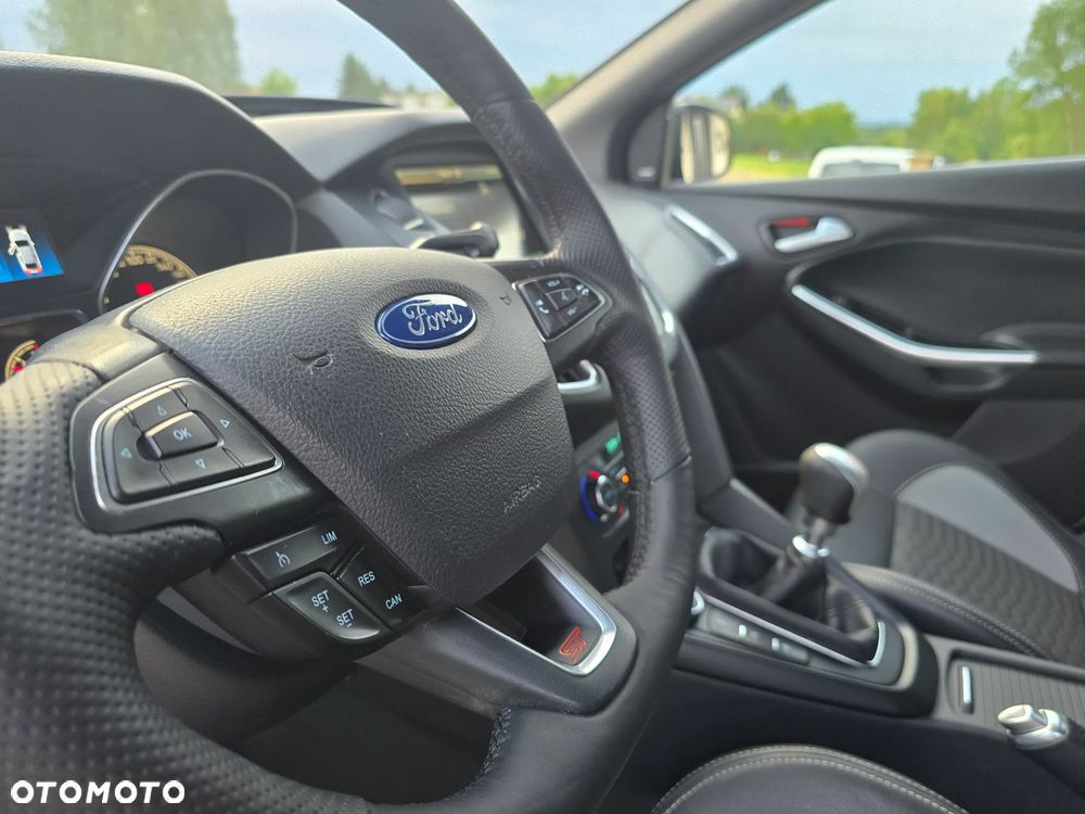 Ford Focus 2.0 EcoBoost ST mit Leder-Sport-Paket - 20