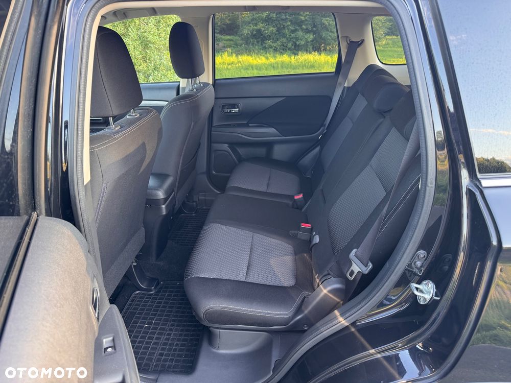 Mitsubishi Outlander 2.0 Intense + 4WD CVT - 14