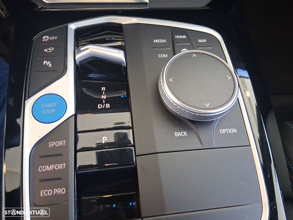 BMW iX3 M Sport Impressive - 16