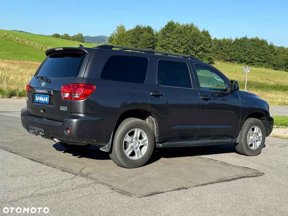 Toyota Sequoia - 8