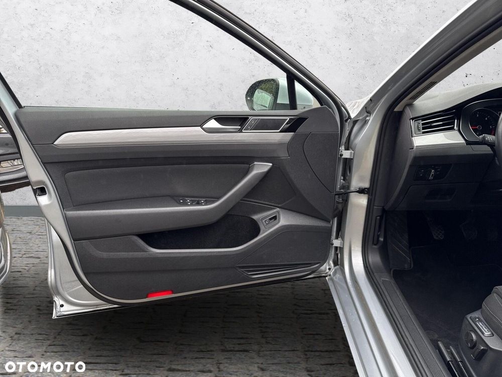 Volkswagen Passat 2.0 TDI EVO Business - 10