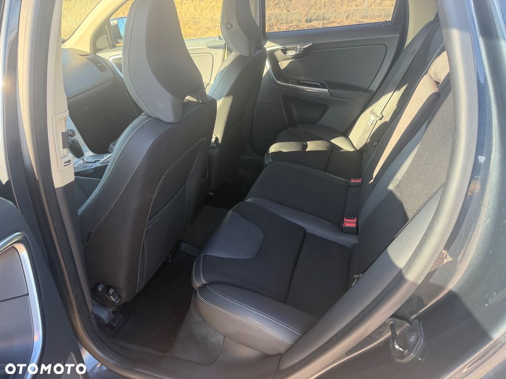 Volvo XC 60 D3 Momentum - 6