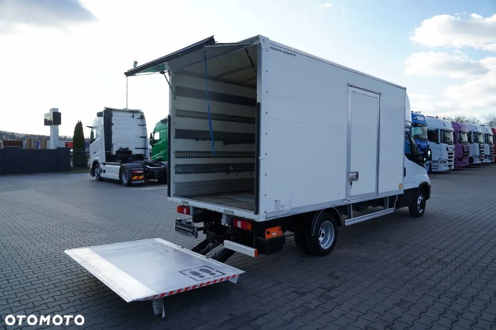 Iveco DAILY 35-160 / KONTENER 4,2 M / WINDA / BLIŹNIAK   DMC: 3500 KG /  2022 - 22