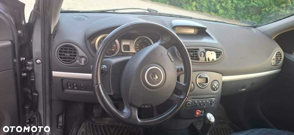 Renault Clio - 8