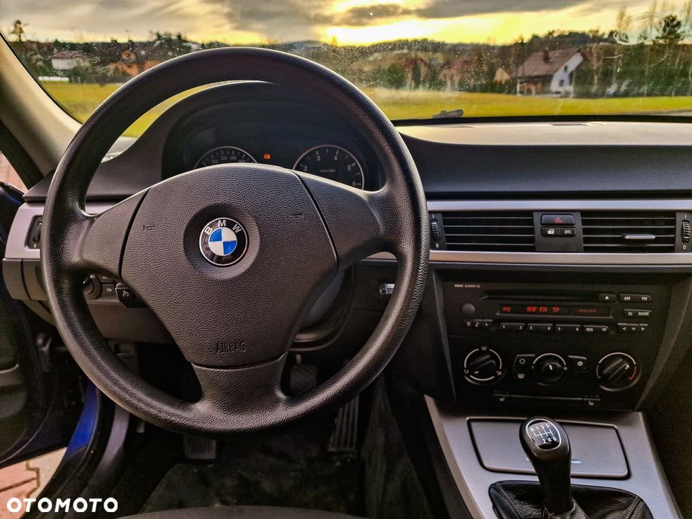BMW Seria 3 318i - 10
