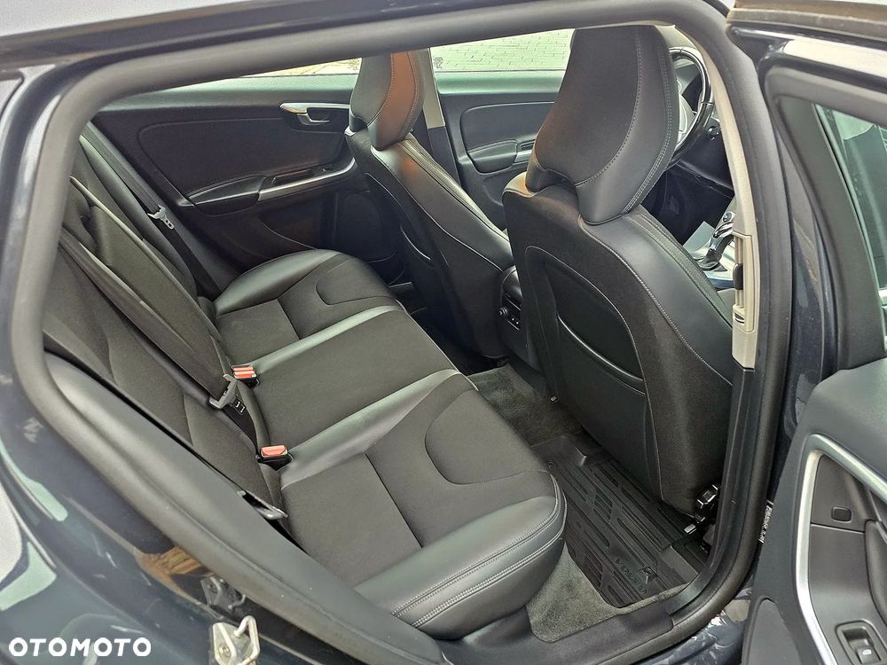 Volvo V60 D4 Geartronic Summum - 17