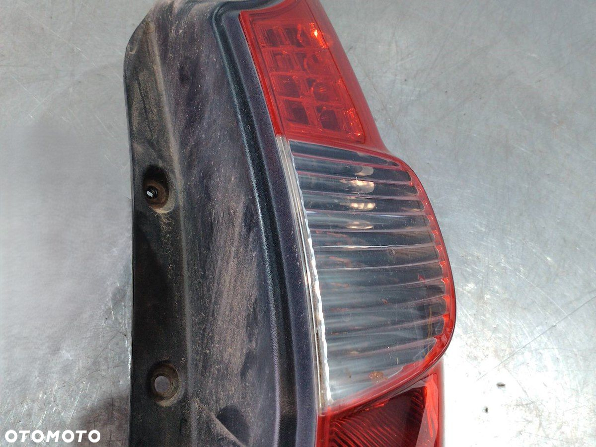 LAMPA TYLNA PRAWA RENAULT SCENIC II  8200474327-A   2SK009467-02-50 - 8