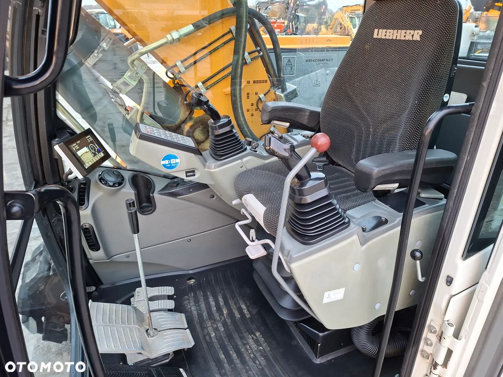 Liebherr R914 COMPACT - 8
