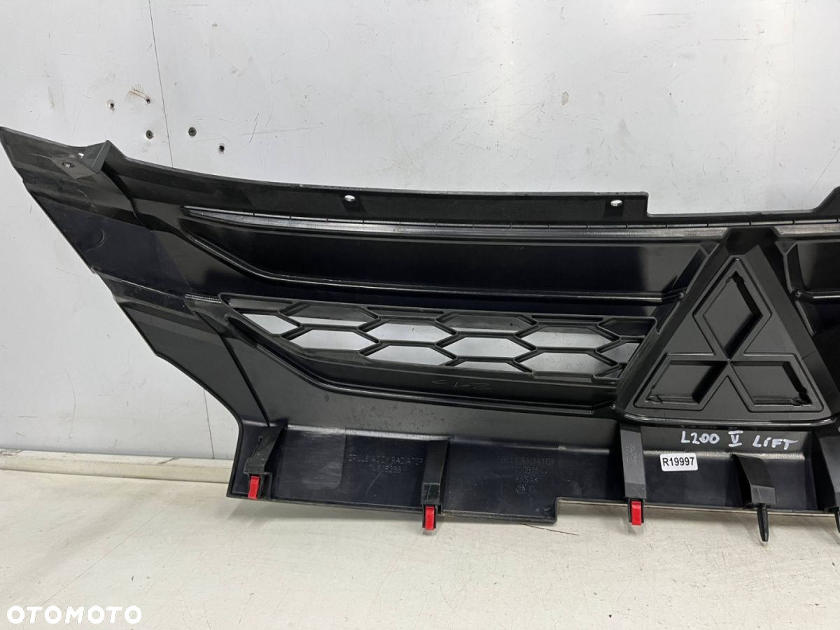 Atrapa Mitsubishi L200 5 V 19r.- grill przednia maskownica znaczek 7450B264 - 14