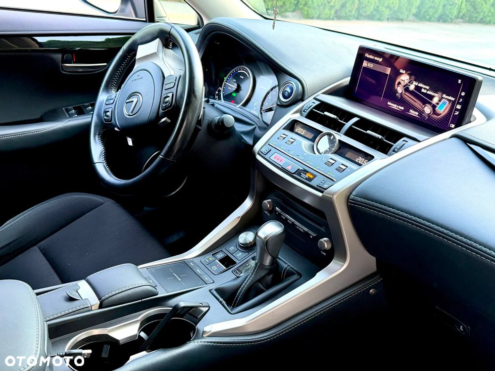 Lexus NX 300h Business Edition AWD - 19