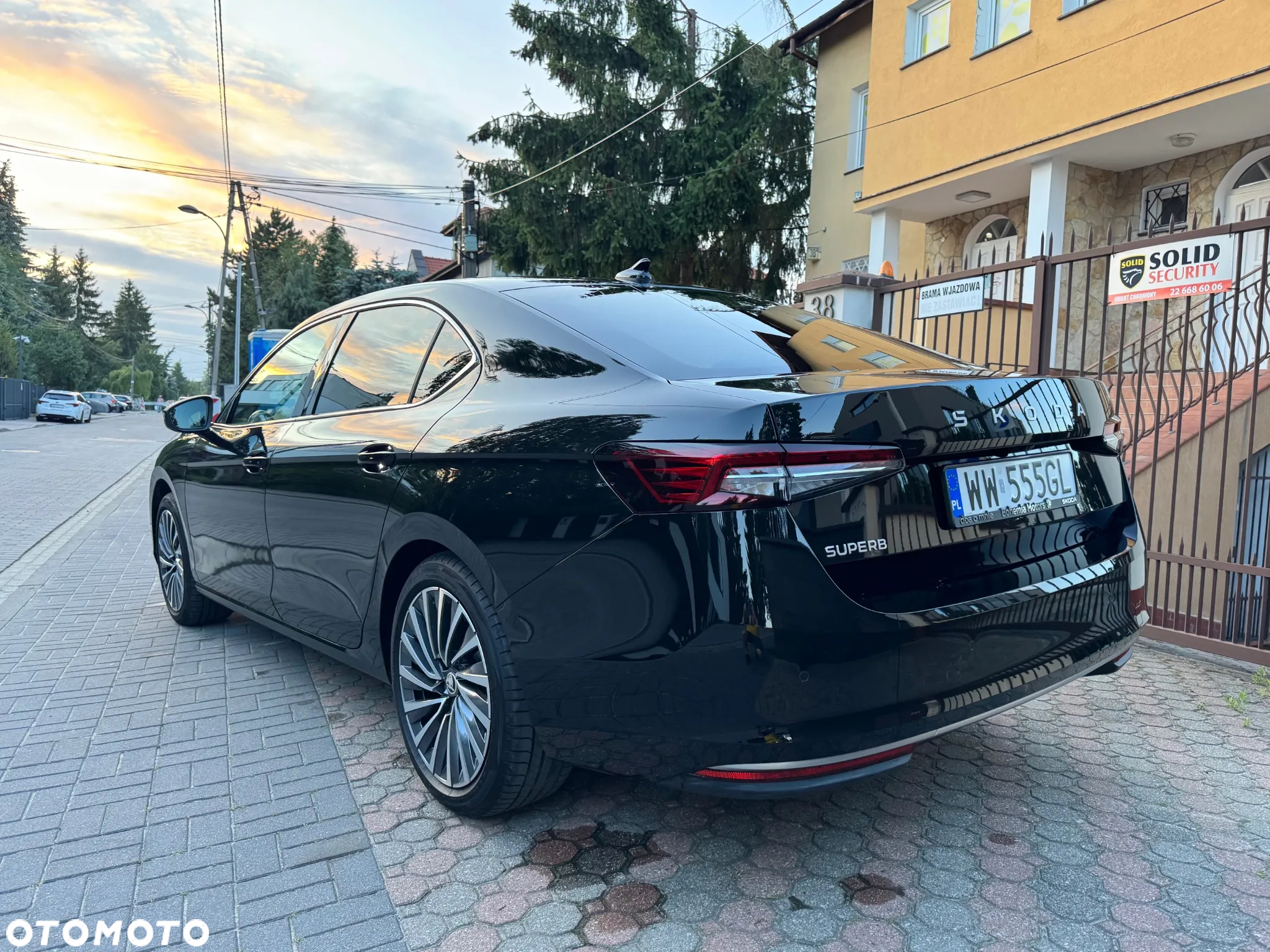 Skoda Superb 2.0 TDI SCR L&K DSG - 4