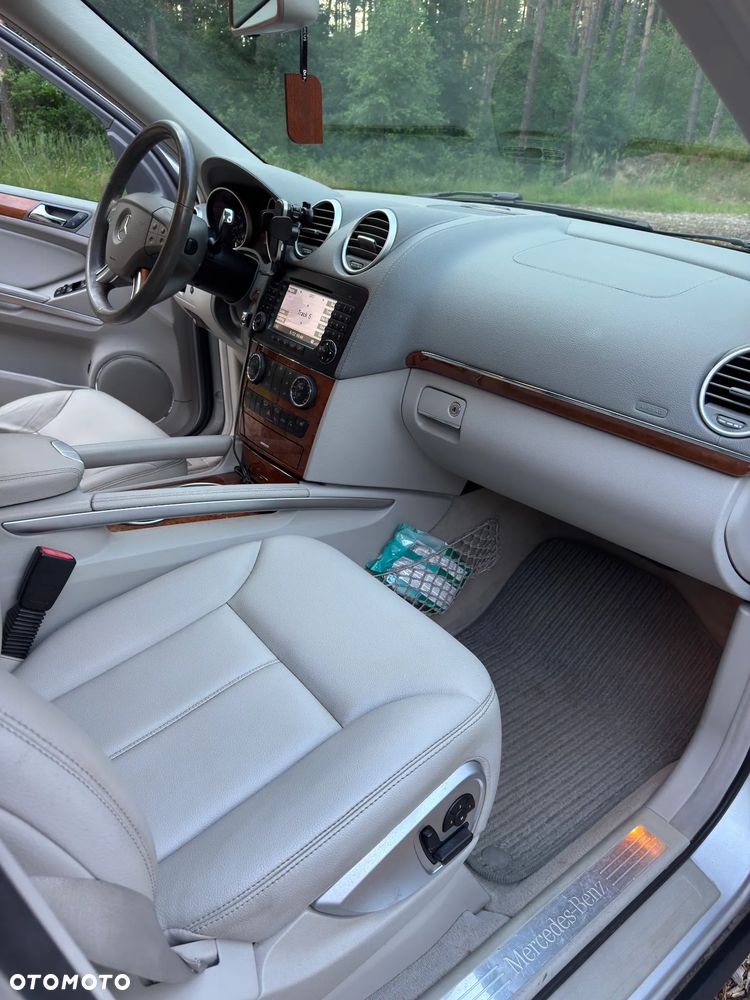 Mercedes-Benz GL 450 - 10