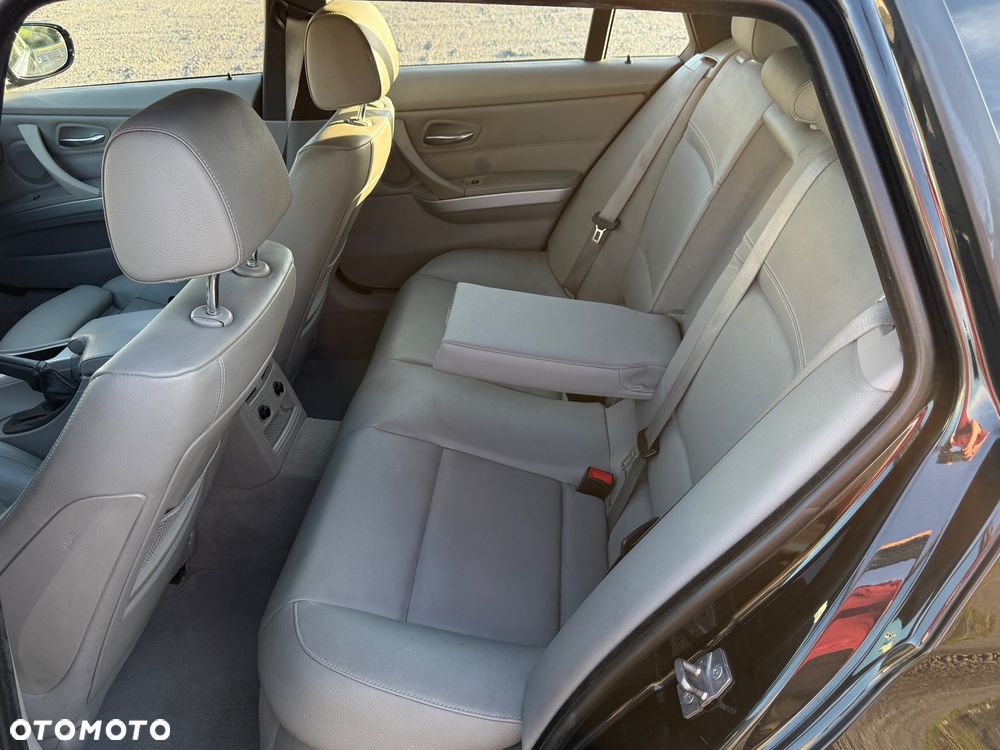 BMW Seria 3 320d xDrive - 12