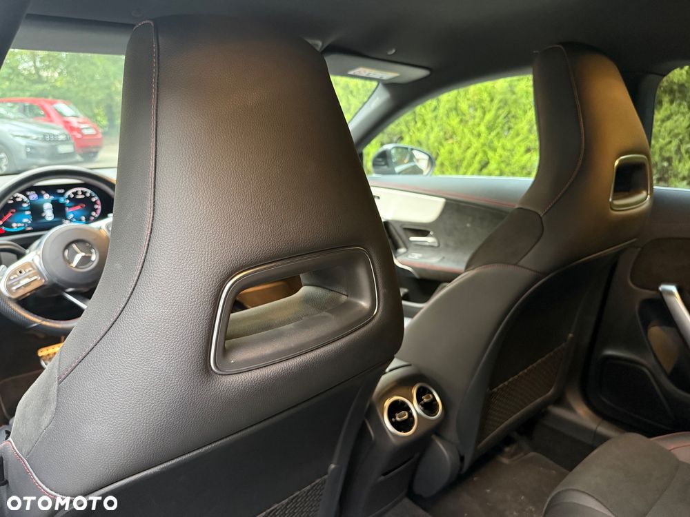 Mercedes-Benz CLA 180 AMG Line 7G-DCT - 15