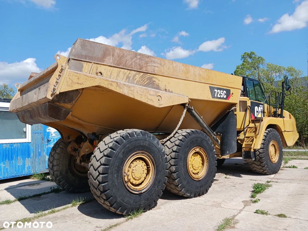 Caterpillar 725 C - 8