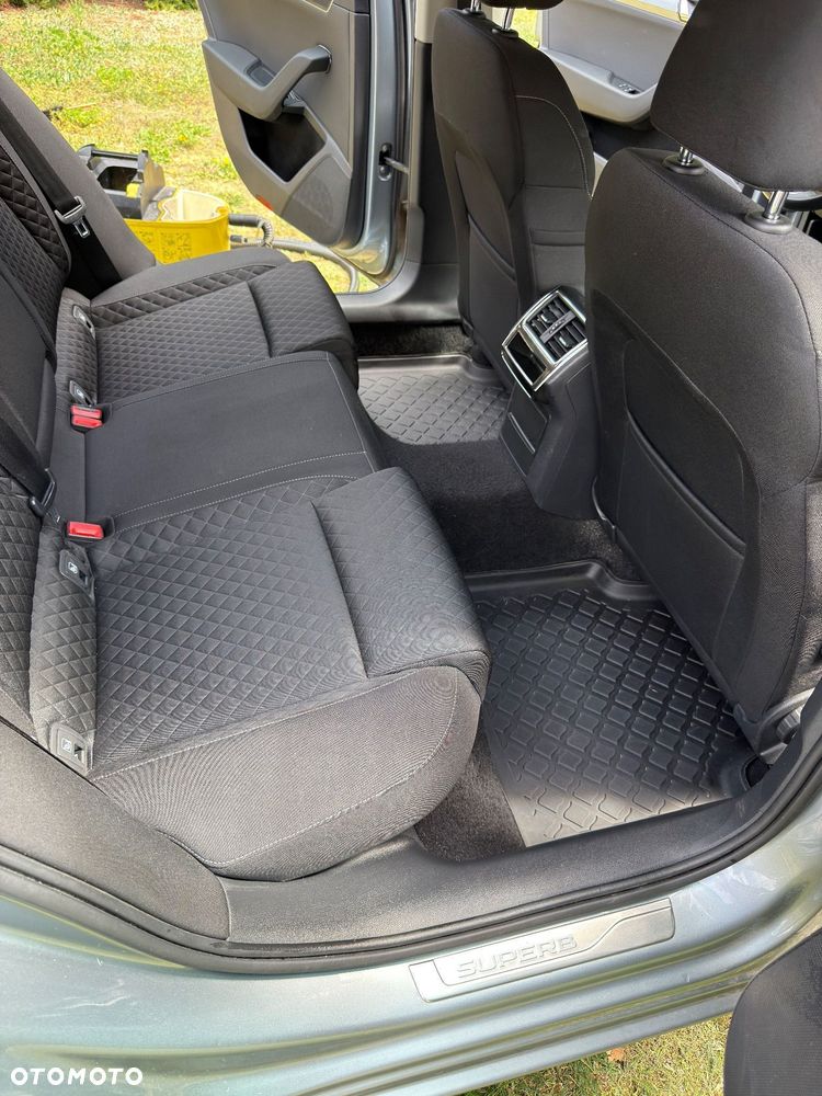 Skoda Superb 2.0 TDI DSG Ambition - 24