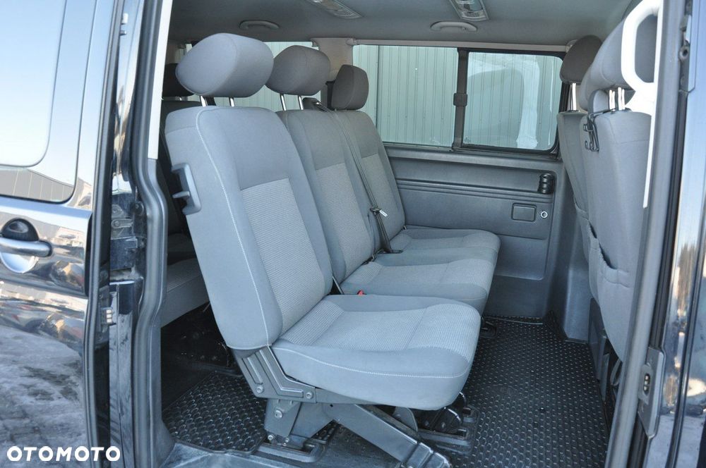 Volkswagen Caravelle - 9