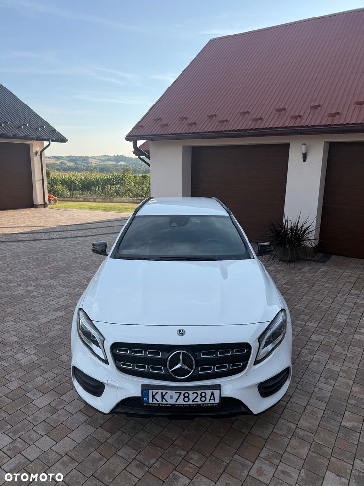 Mercedes-Benz GLA 200 7G-DCT AMG Line - 2
