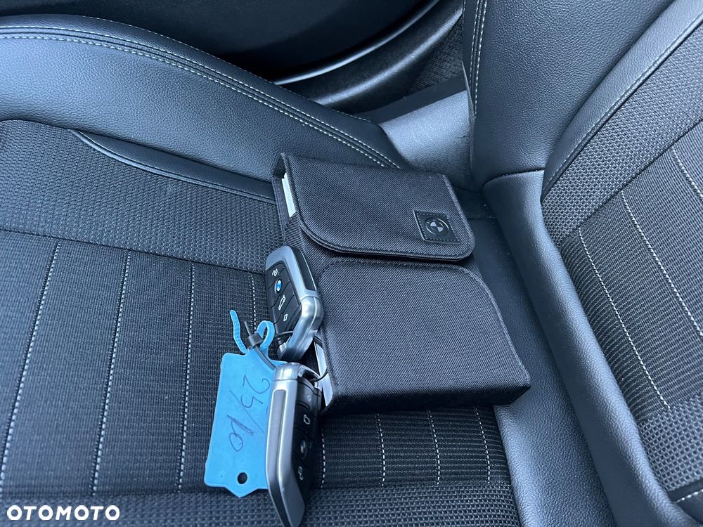 BMW Seria 3 320d Sport Line Shadow - 20