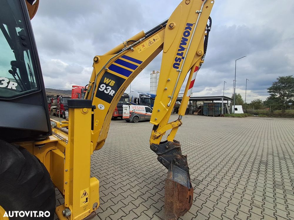 Komatsu wb93r-8 4x4 cupa multifunctionala 4 cupe brat telescopic - 6