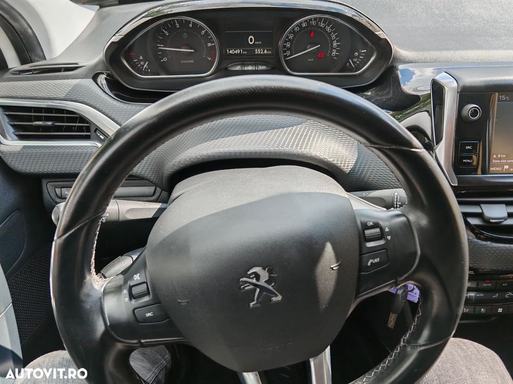 Peugeot 2008 1.2 L PureTech STT Allure - 15