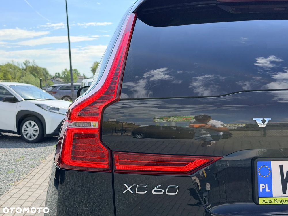 Volvo XC 60 B4 D AWD Momentum Pro - 11