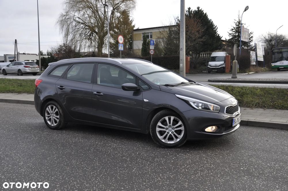 Kia Ceed 1.6 CRDi 128 Fifa World Cup Edition - 19