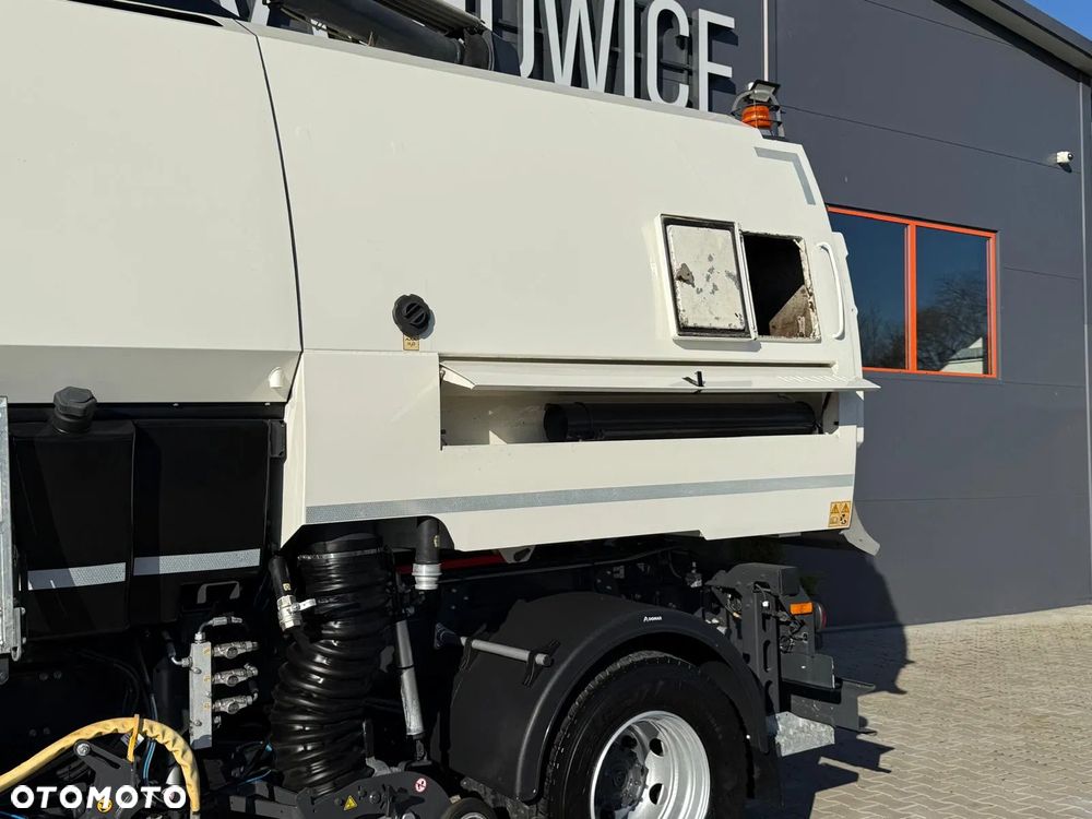Volvo FL 15.250 Euro 6 // zamiatarka JOHNSTON VT652 //  BUCHER // odkurzacz , polewaczka - 27
