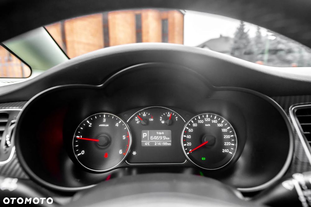 Kia Carens 1.7 CRDi Business Line 7os 7DCT - 32