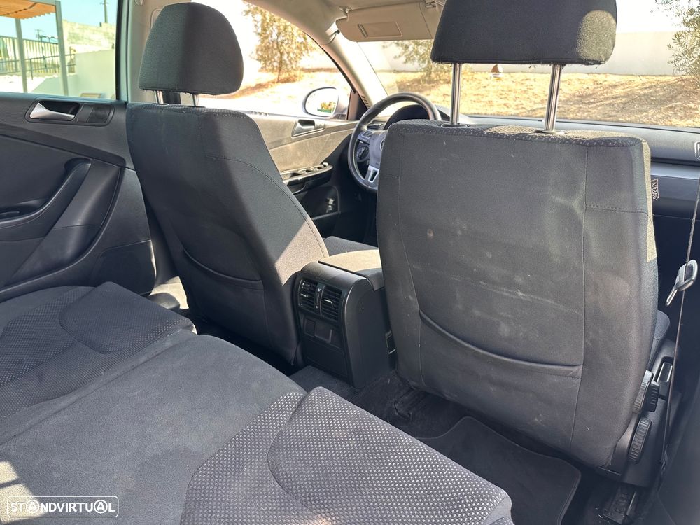 VW Passat 1.6 TDI BlueMotion Comfortline - 15