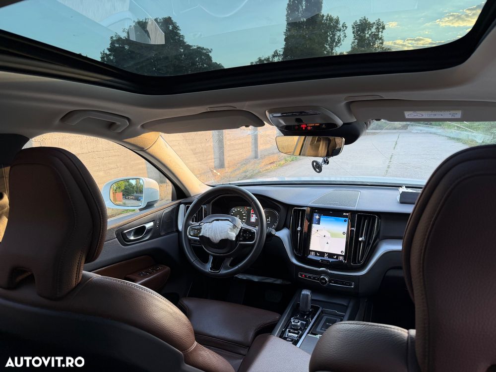 Volvo XC 60 T8 Twin Engine AWD Momentum Pro - 16